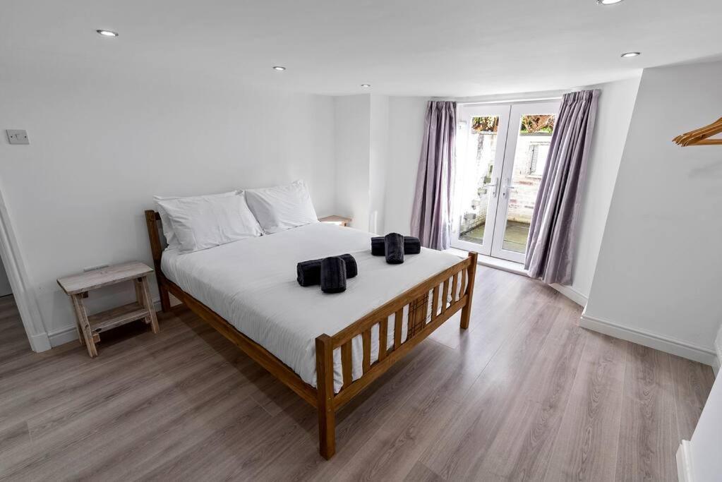 Newly Refurbed, Central Apartment With Free Parking And Hot Tub 莱瑟姆-圣安妮 外观 照片