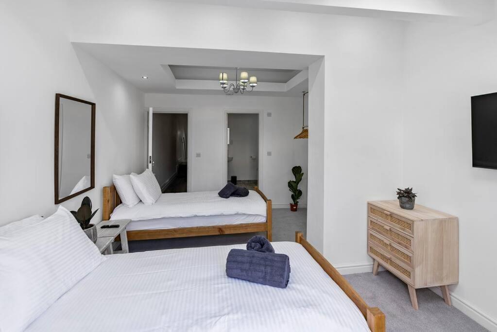 Newly Refurbed, Central Apartment With Free Parking And Hot Tub 莱瑟姆-圣安妮 外观 照片