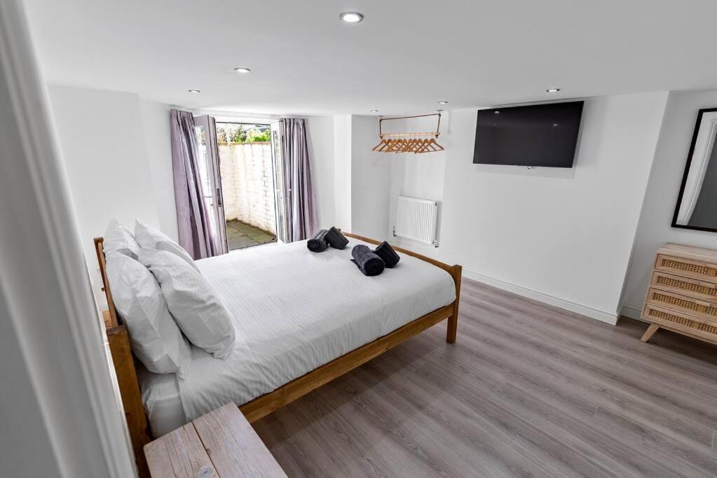 Newly Refurbed, Central Apartment With Free Parking And Hot Tub 莱瑟姆-圣安妮 外观 照片